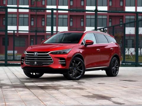 红灯起步就没怂过，平民神车照样秒杀百万豪车！