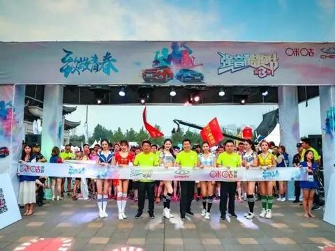 国产又一运动轿跑艾瑞泽GX，比帝豪GL美，思域见了都不敢猖狂