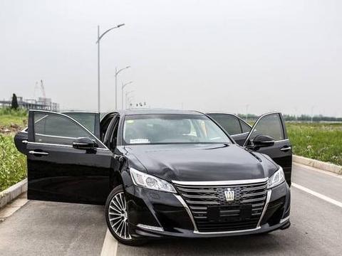 三十多万买丰田，车主表示：皇冠真的比宝马三系稳！