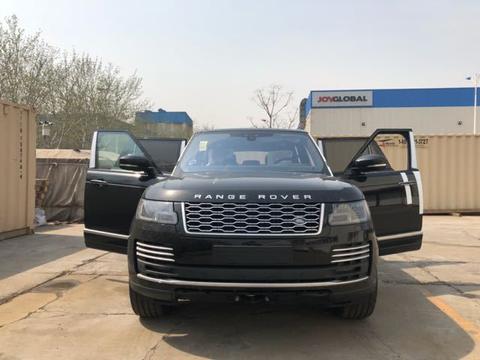 18款揽胜行政3.0柴油创世加长车身线条简洁有力