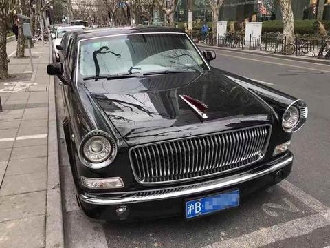 街头路遇上海首辆上牌红旗L5，500万的国产豪车，气场十足！
