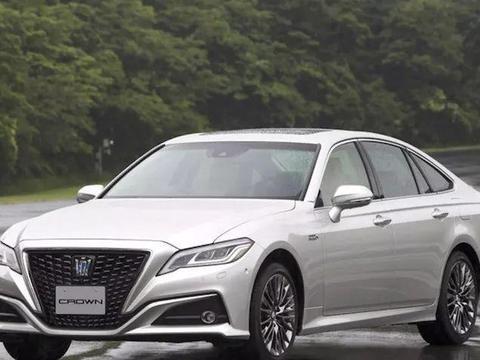 皇冠海外新车曝光，6月26日发布，这样夸张的前脸你能接受吗？