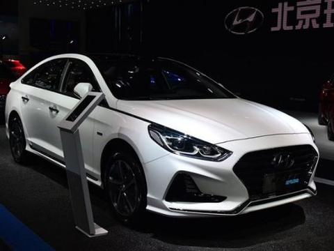 最便宜合资B级车！比凯美瑞漂亮10倍2.0混动油耗1.3L，不足14万