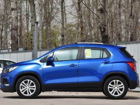 车重1.4吨，轴距2.6米，配6MT加速10.2，买昂科拉亏了好几万！