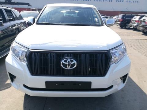 18款丰田霸道3000中东版舒适性和优良的公路驾驶性能