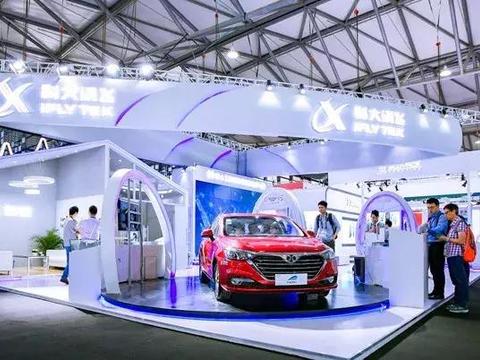 “颜智过人”，全新绅宝D50领潮主流家轿市场