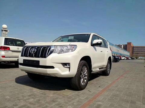 搭载4.0L狂暴自吸，全时四驱：18款中东版霸道4000评测。