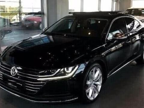 凯美瑞更尴尬了，又一B级车上市，配无框门比奔驰漂亮，不足18万