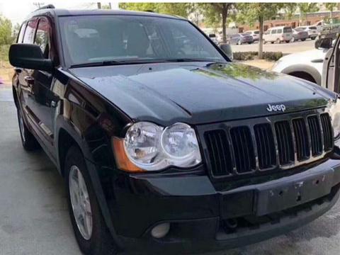 30万买大切诺基保养发现是泡水车，车商：留下5万磨损费就退车