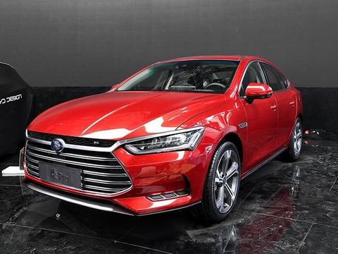 比亚迪秦Pro工厂亮相,蓝色车灯很给力,龙脸外观美到哭