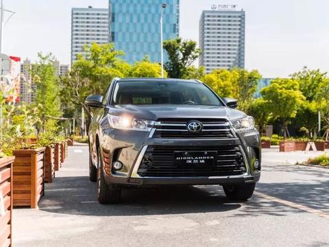 以中级轿车的售价，卖豪华品牌的品质