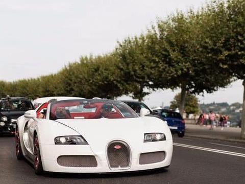 这车全球只此一辆，浓浓的中国风，看内饰还以为是成龙定制！