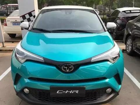 丰田CHR实车到店，配2.0L发动机售14万，后排空间伤不起