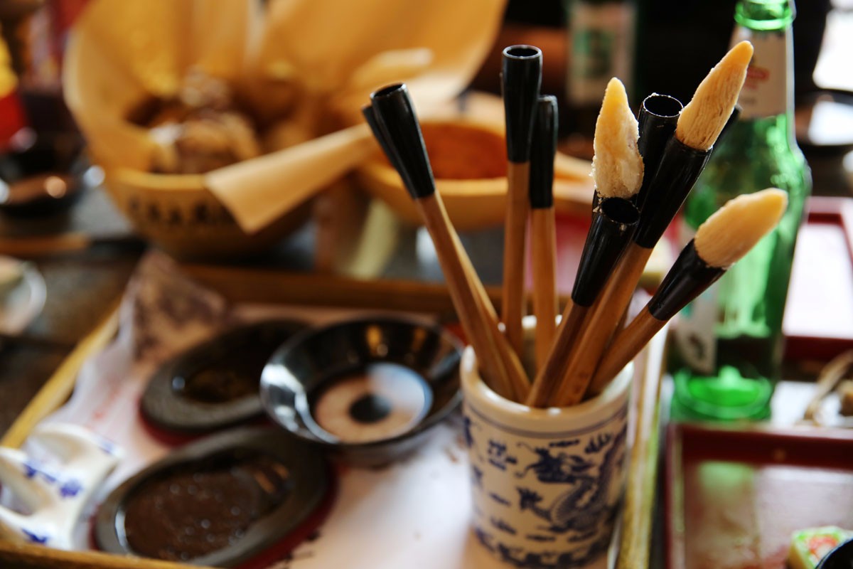 吃过毛笔酥吗?人家用毛笔写字吃货却把它吃了