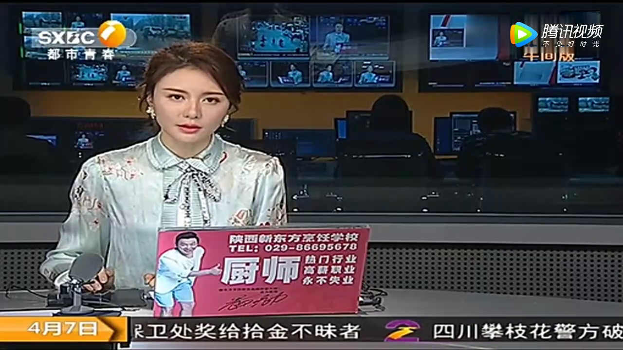 冲动是魔鬼，电动车与男子插肩而过，监控拍下可怕的一幕