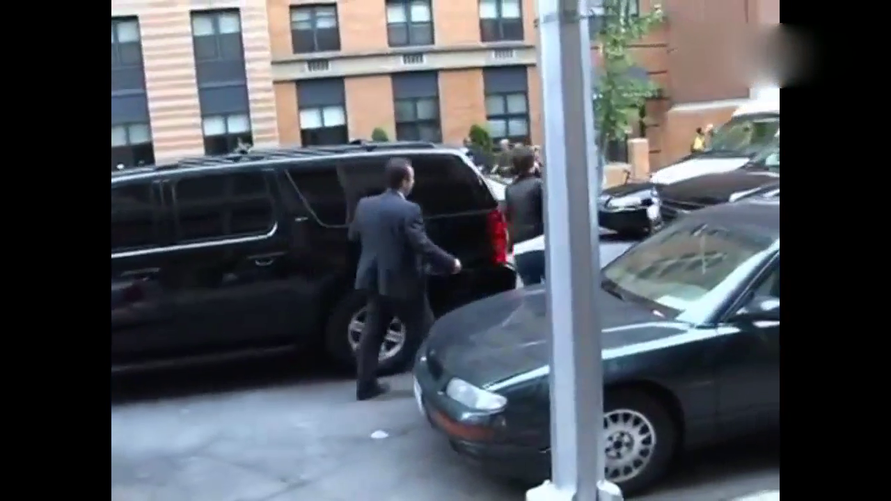 大街上遇到一辆黑色SUV 看到车主身份后我凌乱了