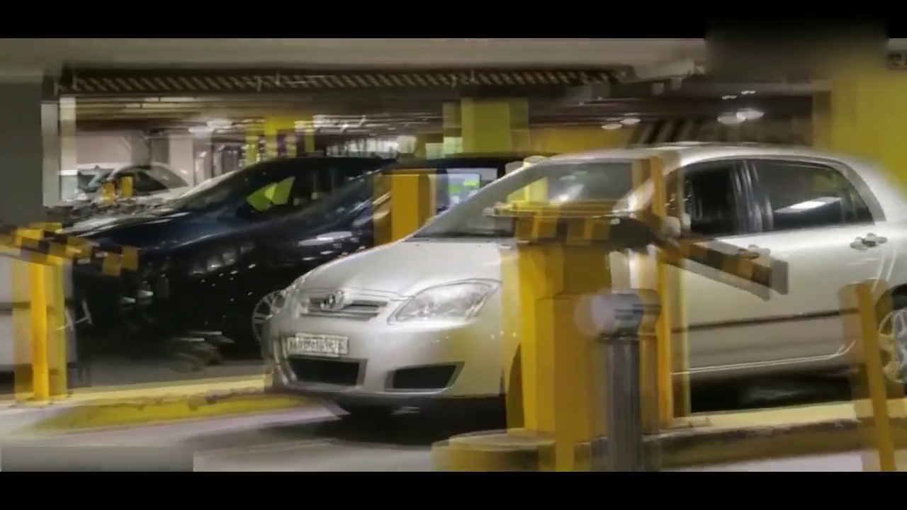 新技能来了！作死小伙巧妙逃停车费 以后停车再不花钱了