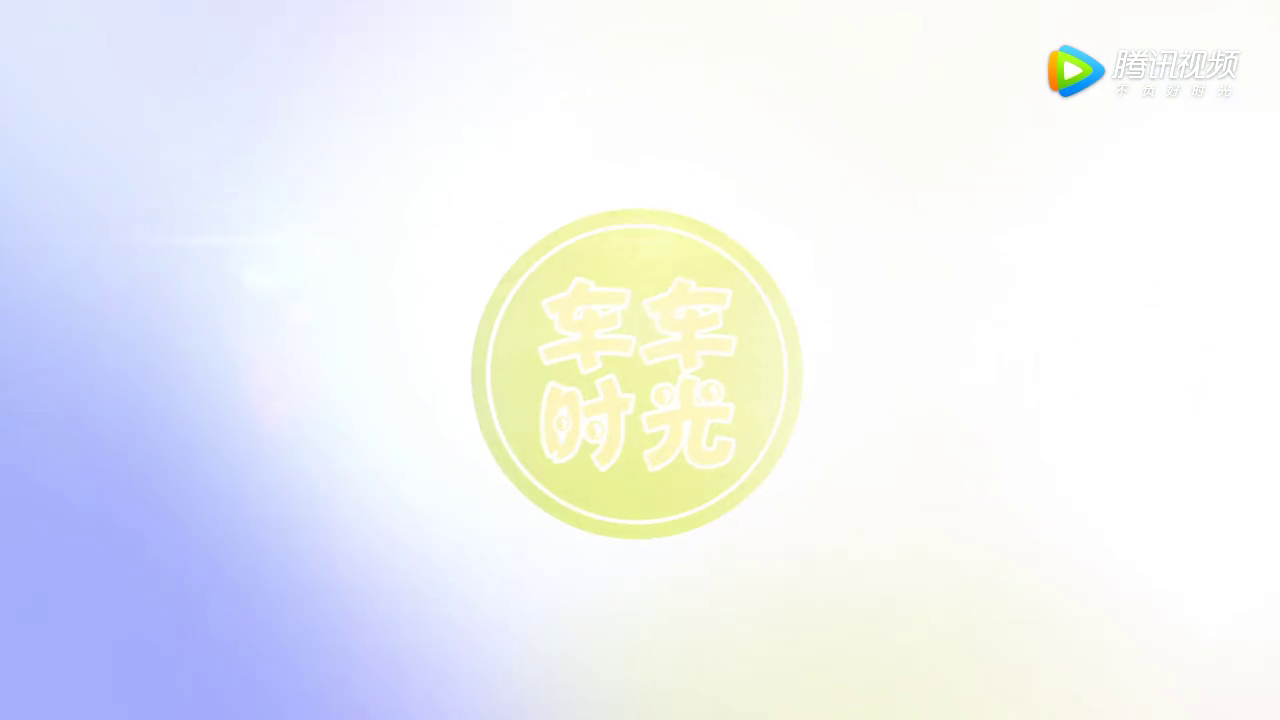 男子骑电动车等红灯，自己小孩被货车卷入车底，原因只是货车盲区