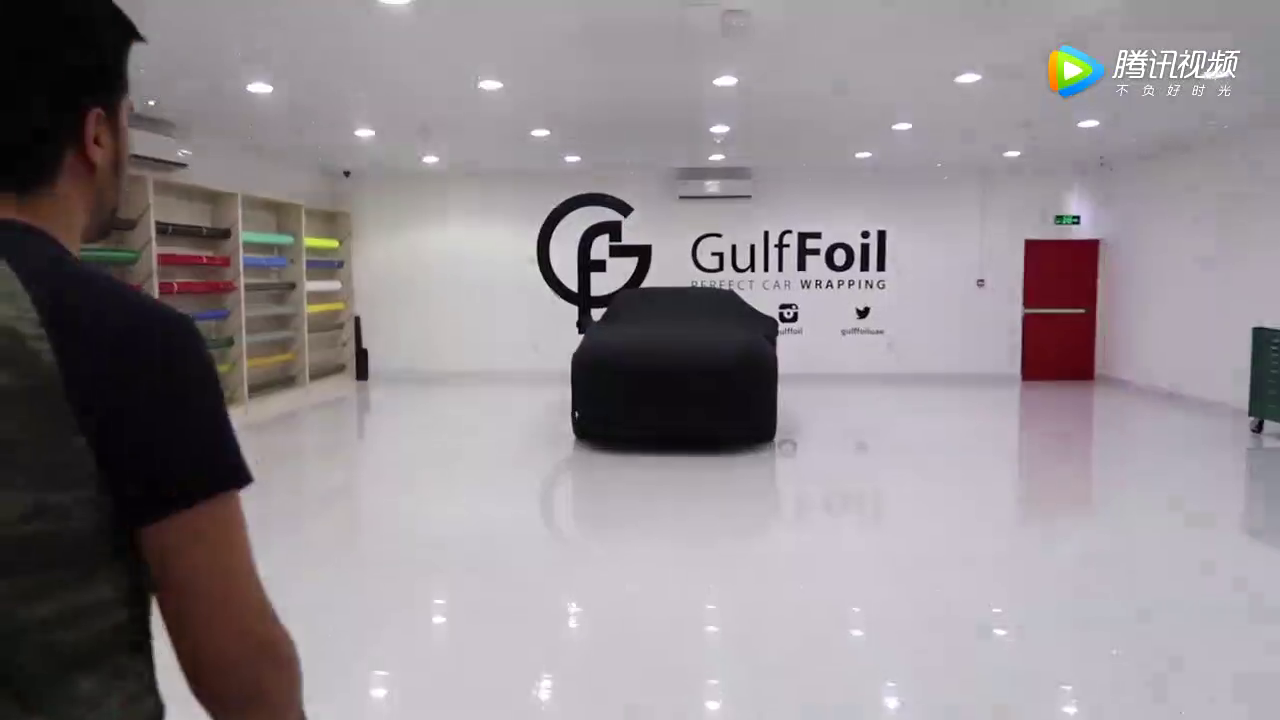 拉开遮车布 才知道啥叫超级跑车！