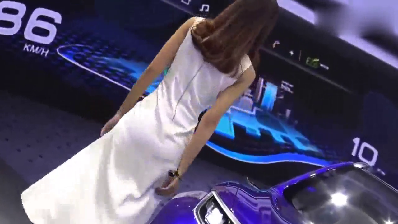 上海车展，美女这五官你给打几分？