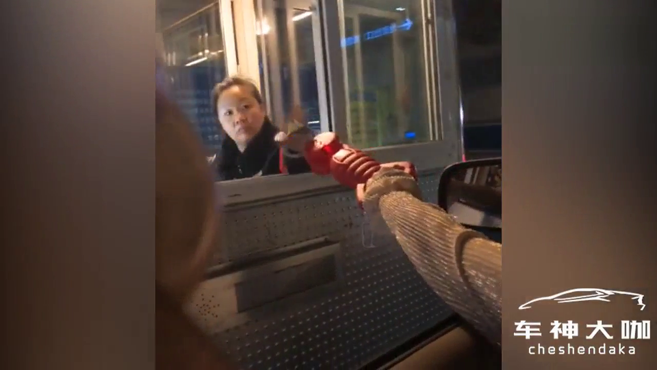 胳膊太短怎么交停车费，给你支一招！