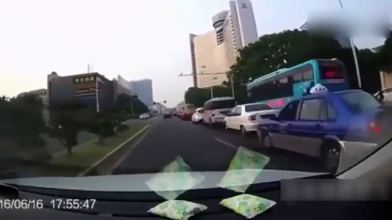 骑电动车的看看，别一出事儿就说是开车的全责！