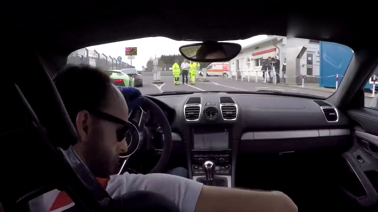 第一次见手动挡保时捷跑车，司机手动挂挡超兰博基尼
