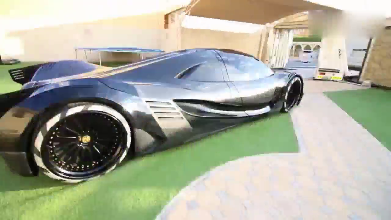 迪拜生产的八千万超级跑车，推上运输车那一刻工作人员瞬间紧张了