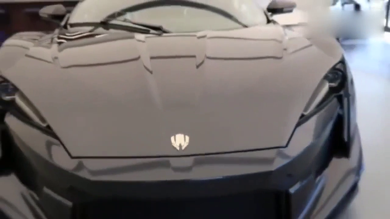 迪拜王子买9000万莱肯跑车, 一脚油门下去才知道什么叫超级跑车