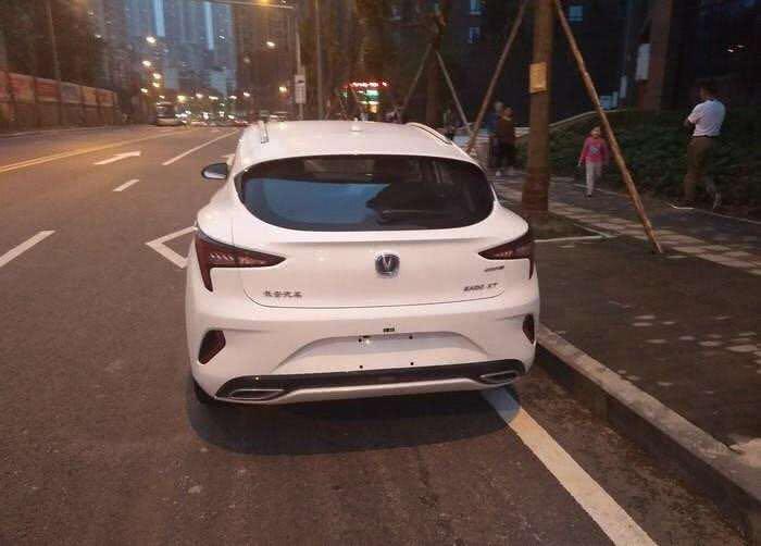 2018款长安逸动XT现身街头,比昂克塞拉漂亮,卖