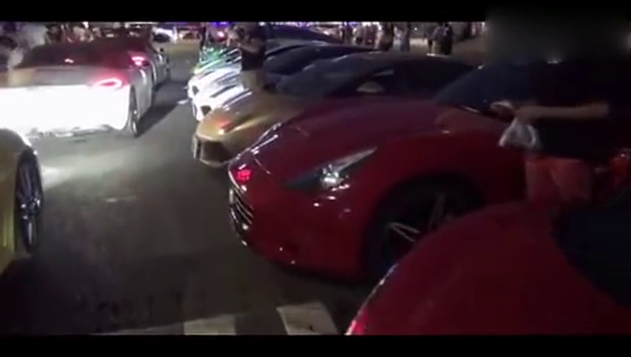 震撼！实拍百辆跑车大闹北京工体