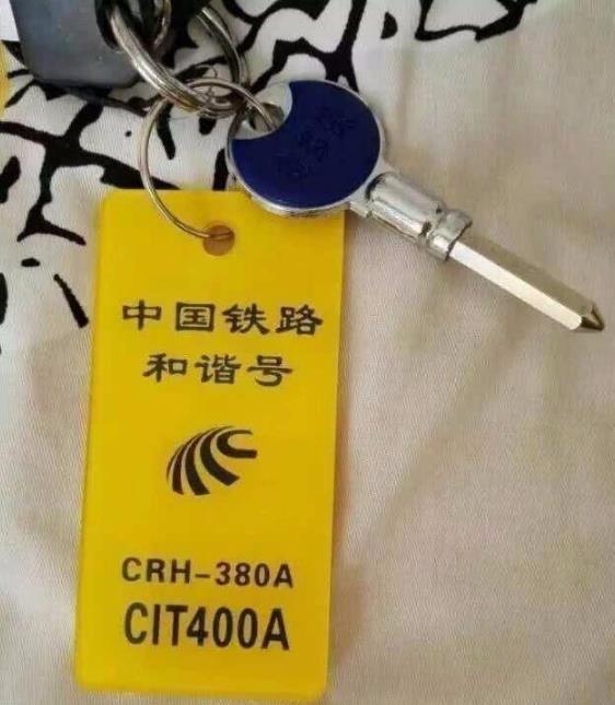 不过,现在微商们可不满足提车这么简单,人家连和谐号都开上了.