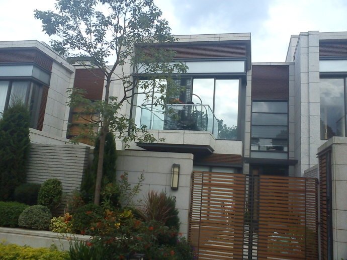 香港房价30万一平,明星都买不起,房子都被谁买