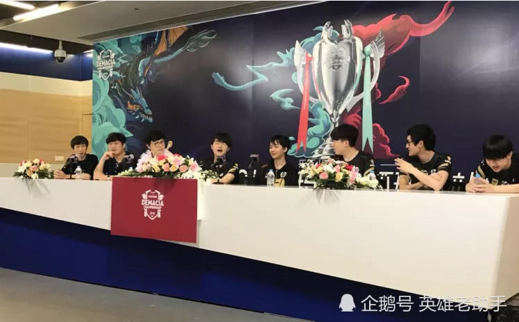 RNG赢下比赛后走A怪采访:今天用亚索打下路