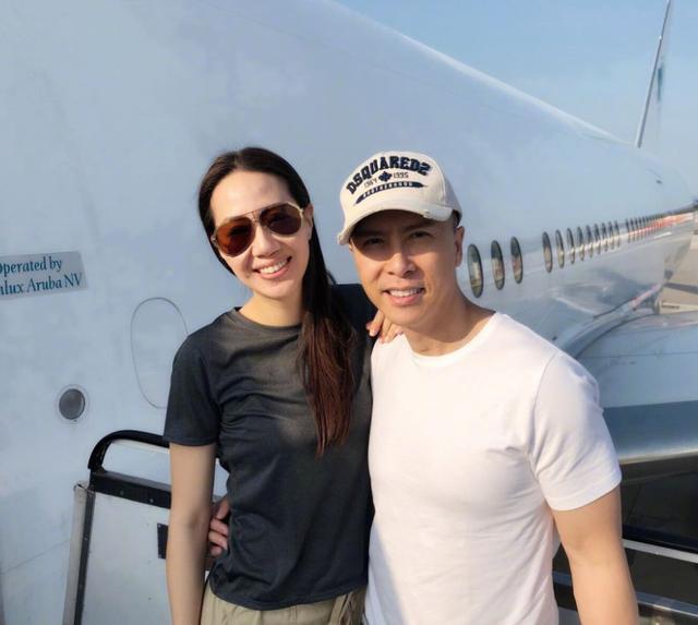 甄子丹的妻子汪诗诗37岁了年轻得看不出这年龄两人夫妻相十足