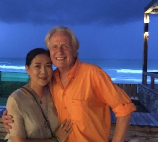 沈丹萍和德国老公生活很幸福，两个混血女儿很漂亮