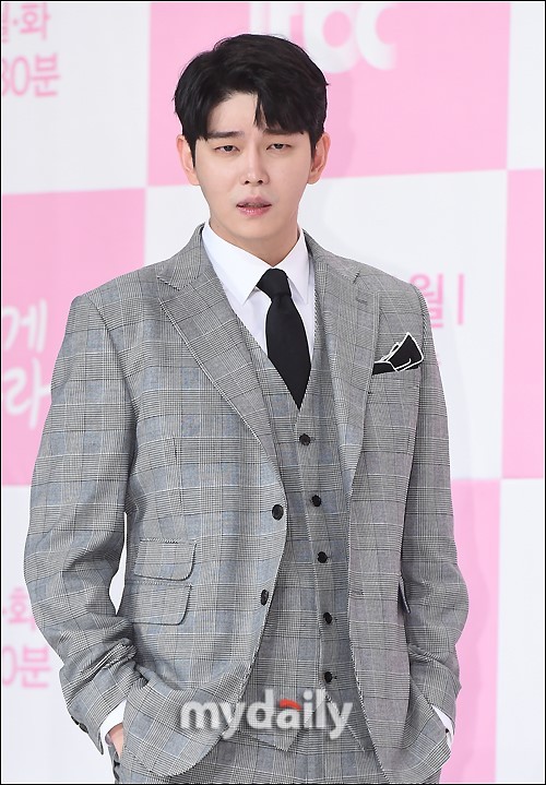 金裕贞等艺人出席新剧《先热情地清扫吧》发布会