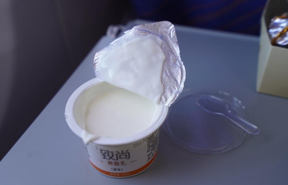 南航飞机餐味道好不好不说, 米饭太少不够吃, 还是国际航线