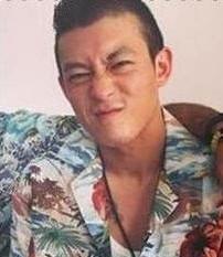 陈冠希曝自拍感叹老矣, 花500万内地买劳斯莱斯魅影慰劳自己