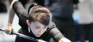 都是体育明星, 但是她的座驾却如此的低调, 人家追求的是品味!