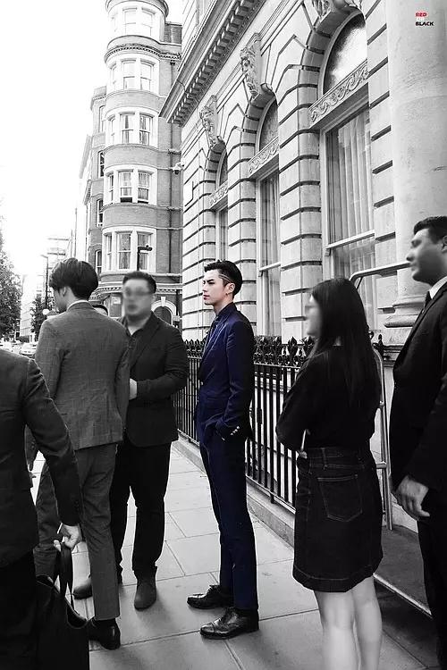 王鹤棣这头身比简直逆天，全身照竟把F4其他三个秒的连渣都不剩