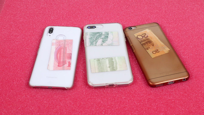 为什么很多人喜欢在手机壳后边放钱?我赶快也