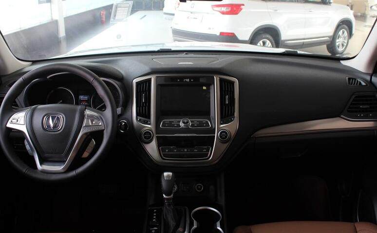 车长4的米9,四驱+2。0T大马力,卖16万,性价比