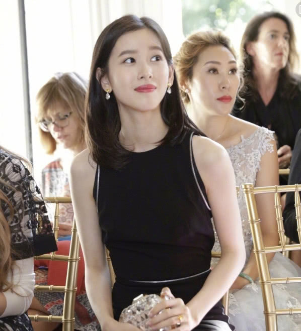 章泽天狂删微博图片