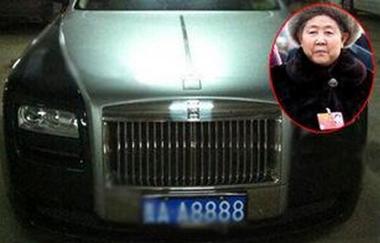 50岁才开始创业, 20年打下70亿身价, 豪车众多全挂连号牌