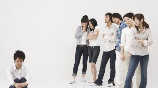 职场中对于你帮他,他却在背后诋毁你的人,应该