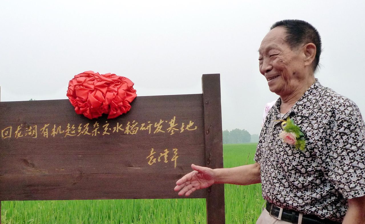 这位老人身价千亿，车子好几台加起来还没奥迪贵，却受全世界尊重