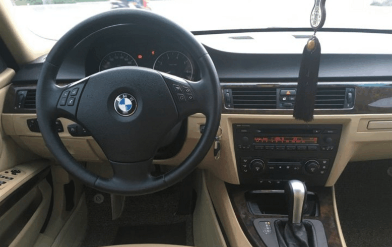 花8万买辆宝马3系上下班, 小伙坦言开回公司信心满满