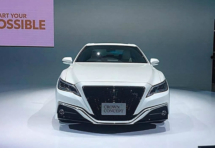 丰田终于醒悟,全新15代皇冠新车亮相,网友,已确