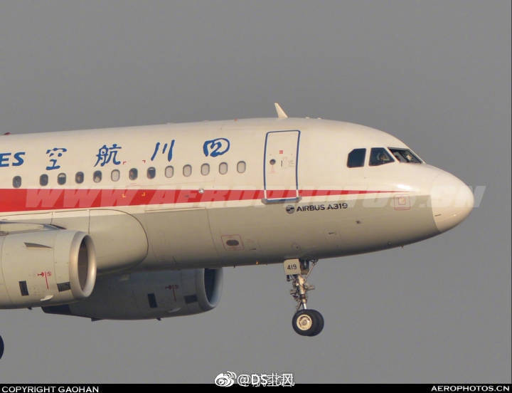 四川航空3U8633航班机长曾经担任空军部队的